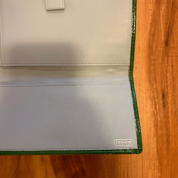 Green coach large wallet with cheque book insert - Picture 5 of 5